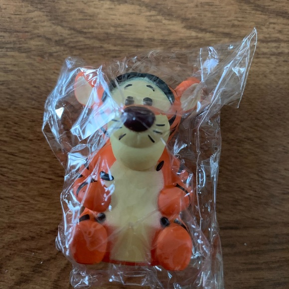 Great Cake toppers Winnie the Pooh & Friends set of 8 figures. Apprx 2 in tall - Picture 7 of 10